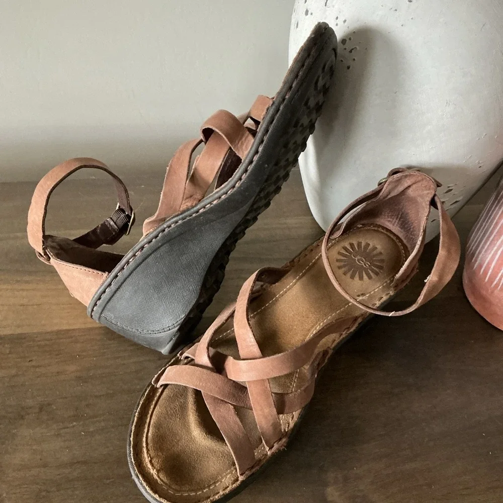 UGG Australia‎ Lalima Brown Leather Strappy Wedge Sandals Buckle Comfort 8